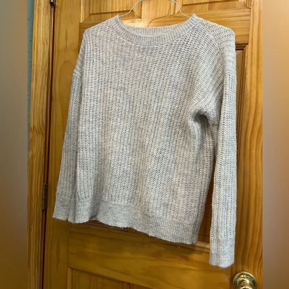 Beautiful sparkle thread loft sweater size medium